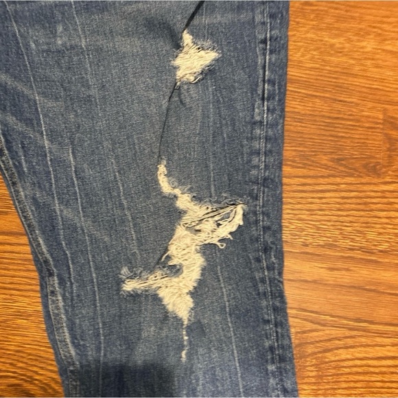 Abercrombie & Finch Distressed High-Rise Mom Jeans. Size 20 - Picture 3 of 7